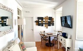 Bright And Spacious Three Bedroom Apt In The Heart Of Lisbon